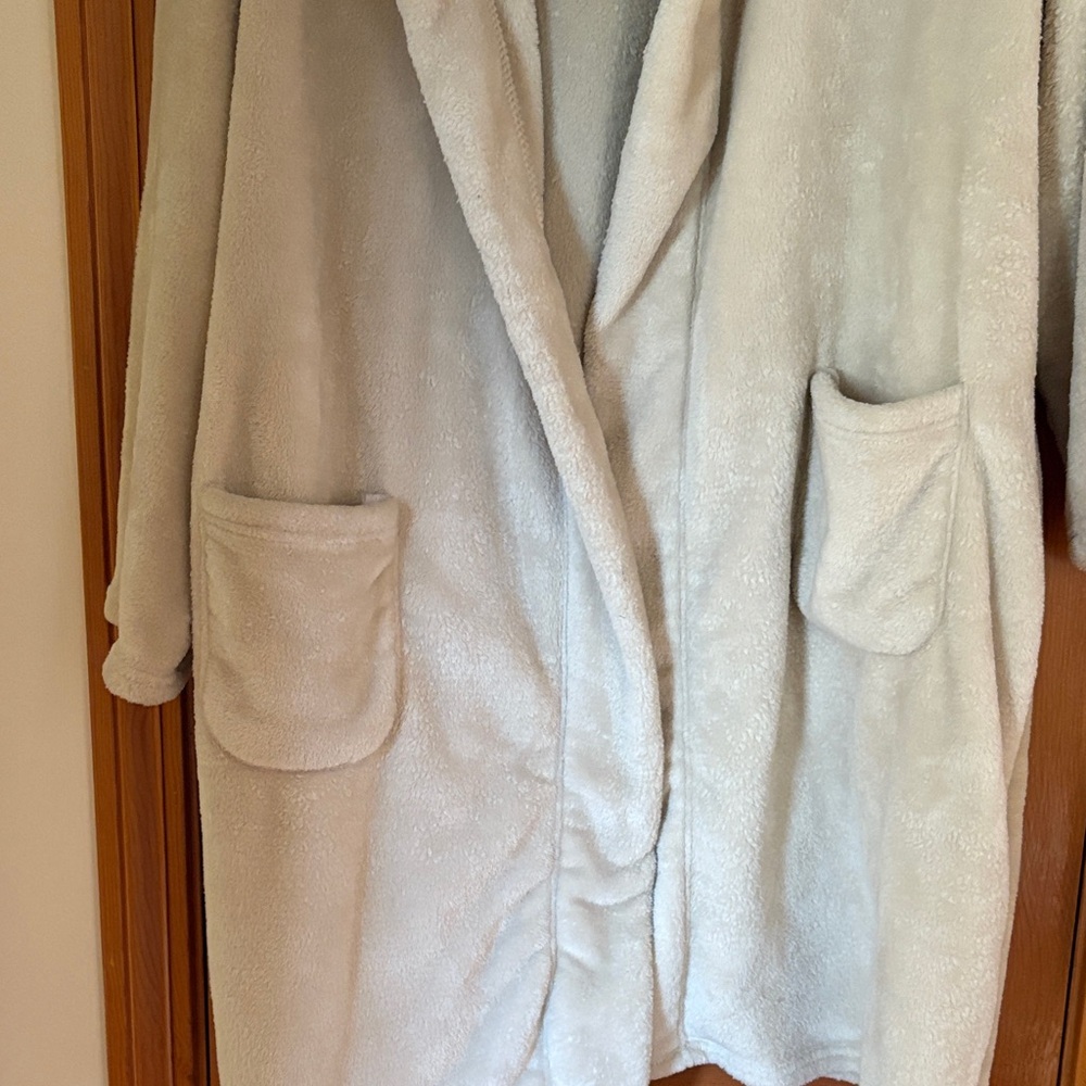 Summer & Rose Cream Robe - Picture 2 of 5